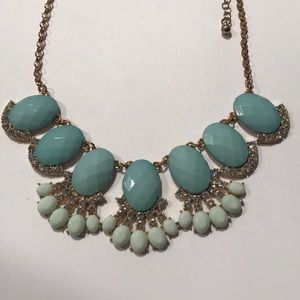 🌺 3 for $15 🌺 Mint and Gold Statement Necklace